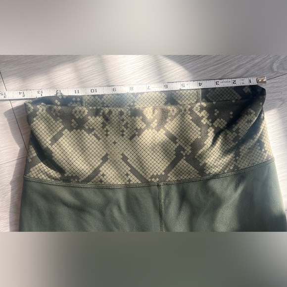 Lululemon Groove Pant III Green/Snakeskin - Picture 6 of 6